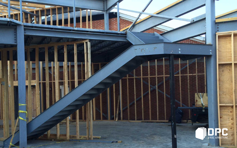 Cầu thang bộ bằng kết cấu thép DPC Steel