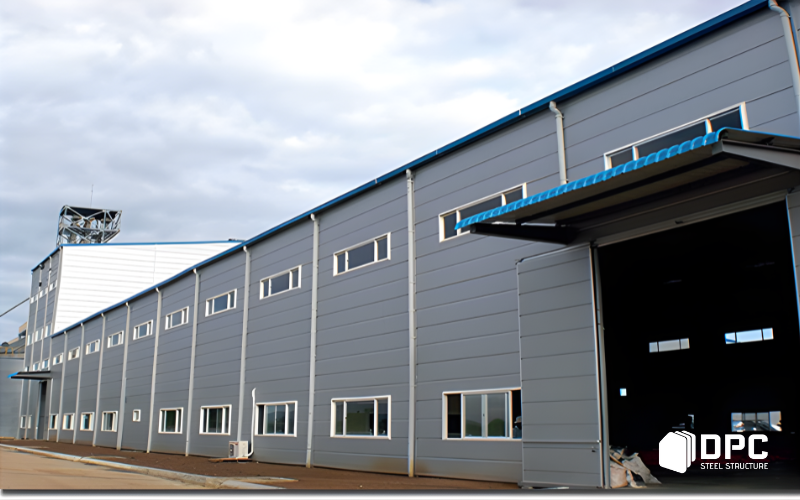 cua-so-nha-xuong-thep-tien-che-lay-sang-va-cap-gio-tu-nhien