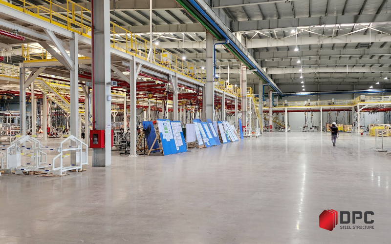 Bên trong một nhà xưởng đã hoàn thiện DPC Steel