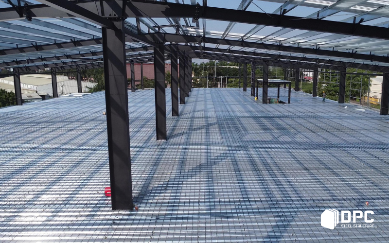 Công trình nhà thép tiền chế DPC Steel đang thi công