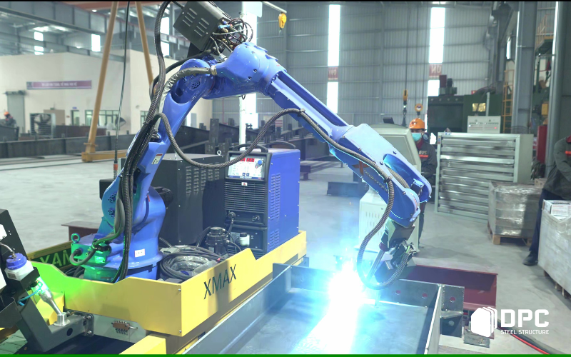 Robot hàn tự động tại nhà máy DPC VN